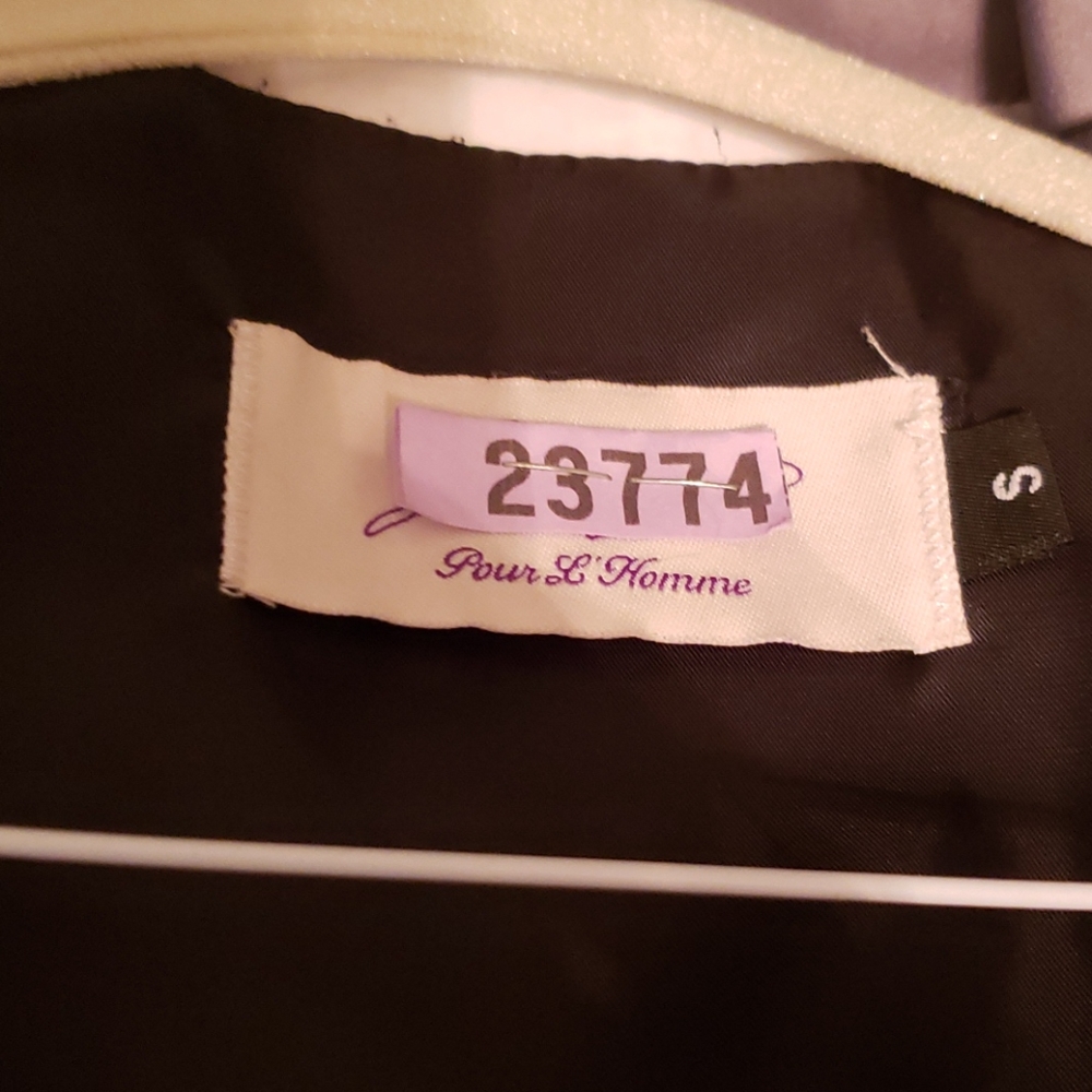 Suit - Picture 5 of 8
